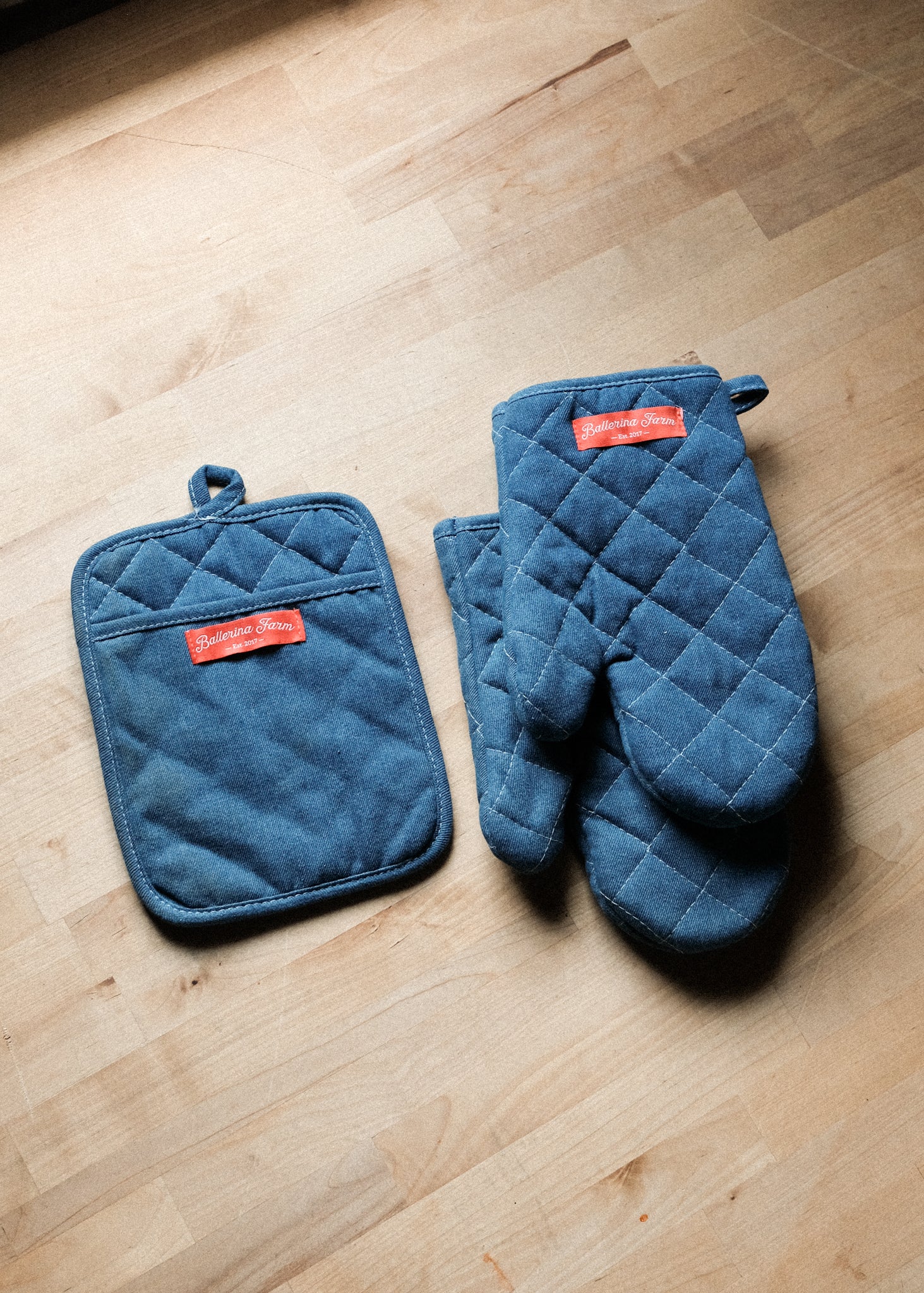 Oven Mitts & Potholder Set - Image 3